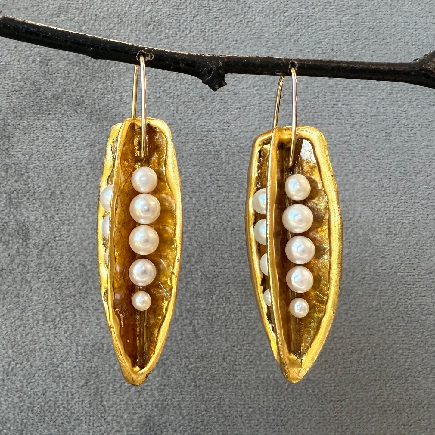 Large White Pearl Mica Pods