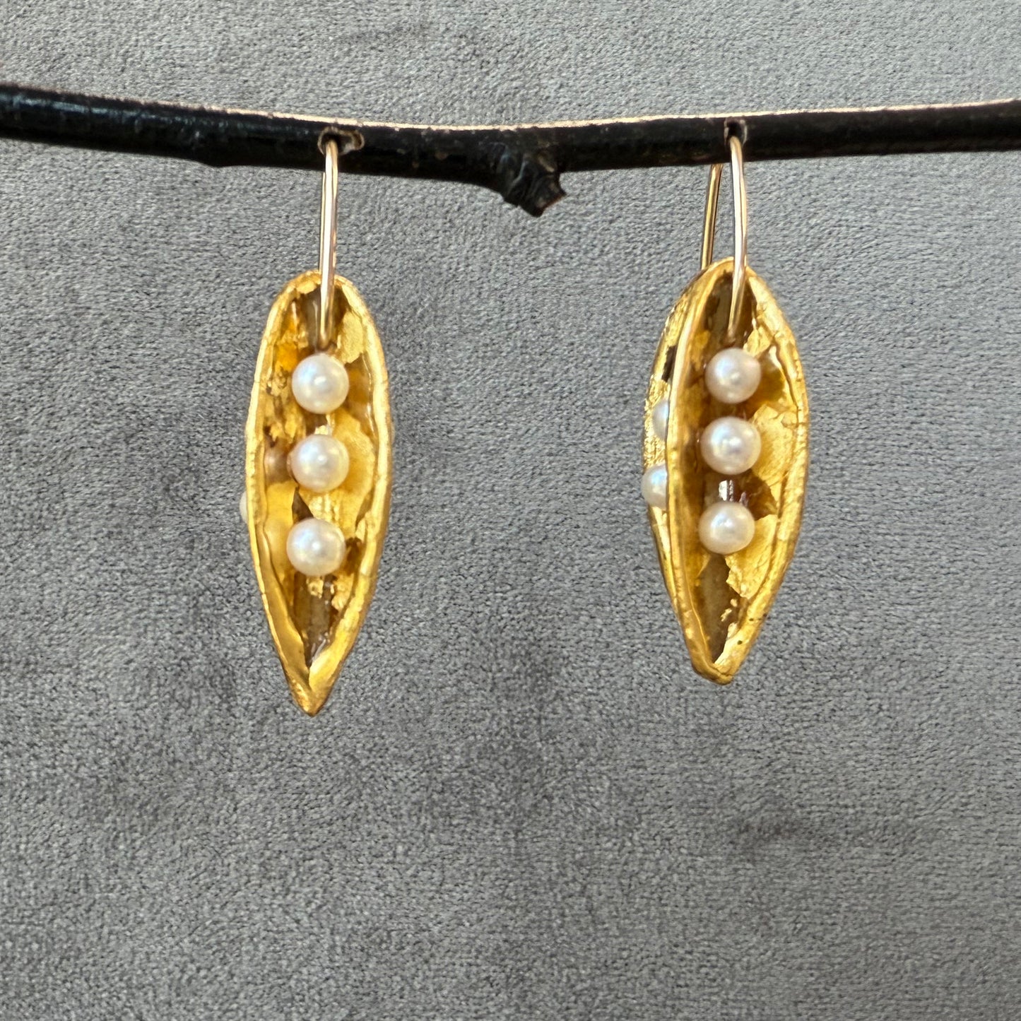 Tiny Gold Leaf White Pearl Mica Pods