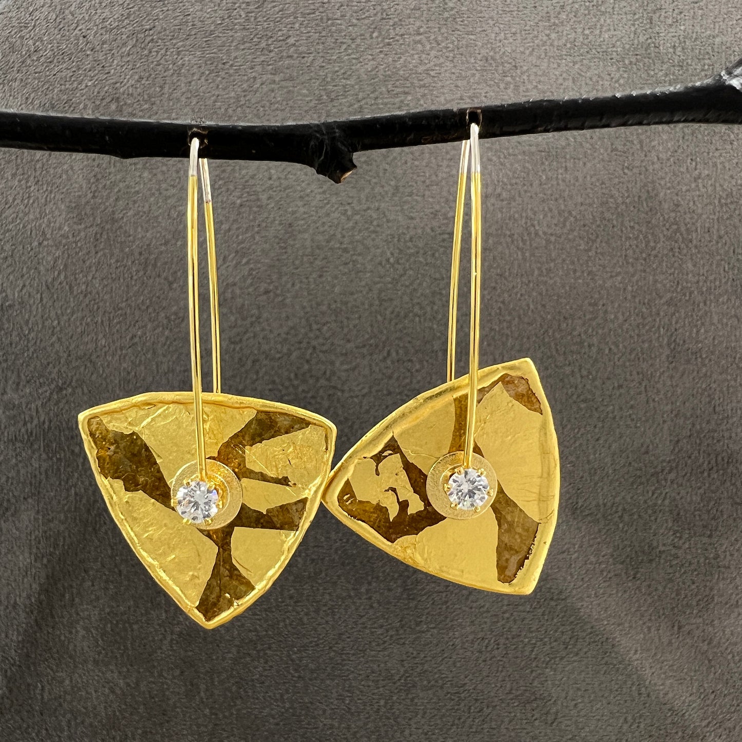 Medium Mica Triangles 2025