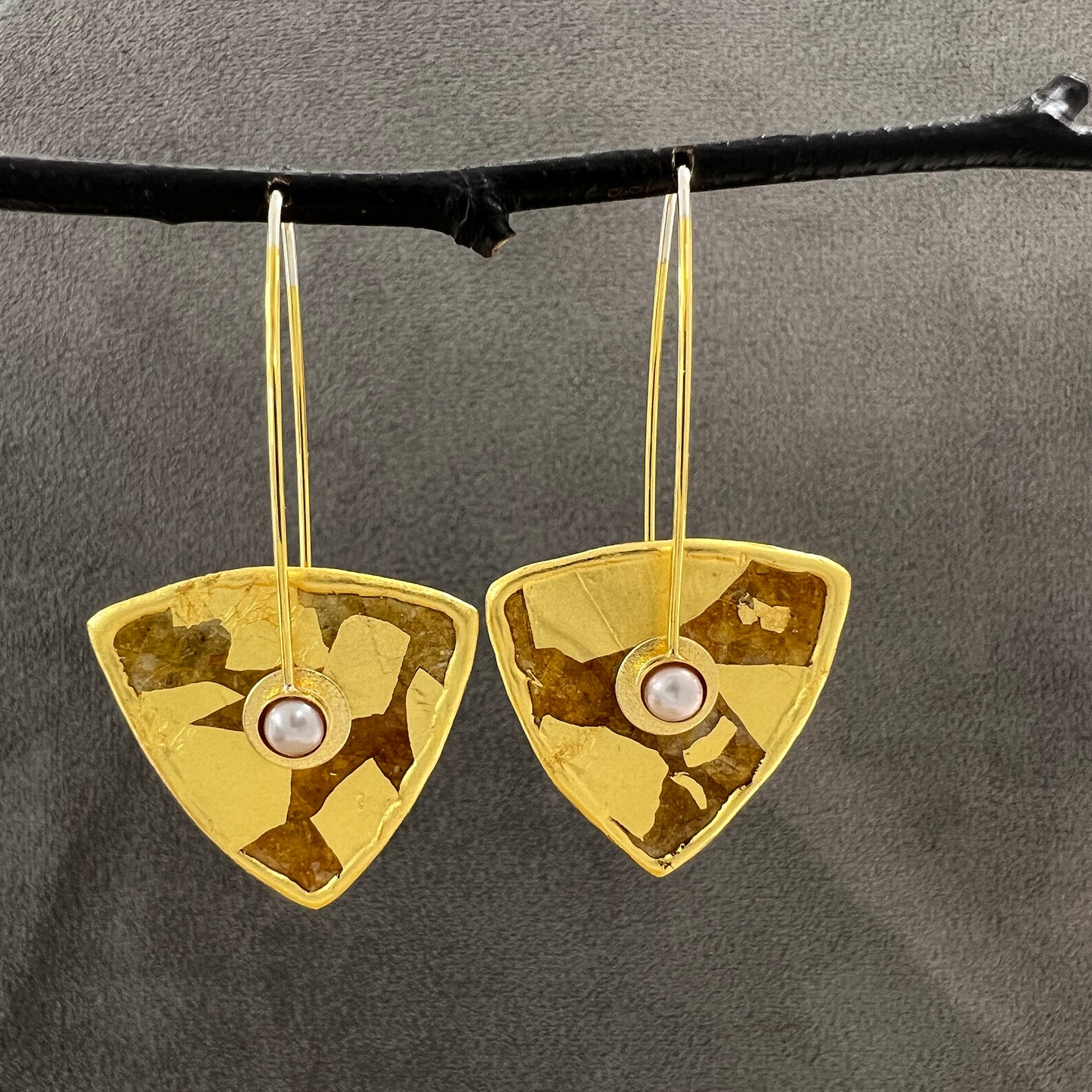 Medium Mica Triangles 2025