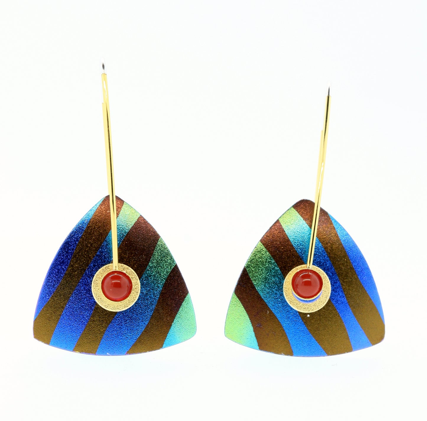 Medium Niobium Triangles