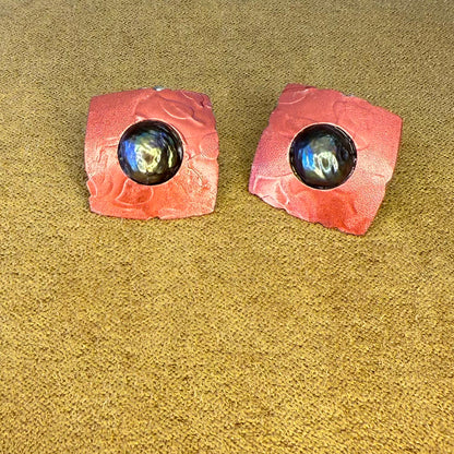 Hiirodo and Rosebud Pearl Concert Earrings