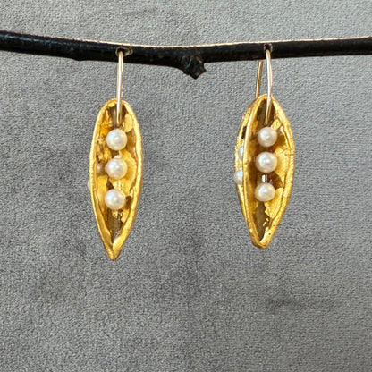 Tiny Gold Leaf White Pearl Mica Pods