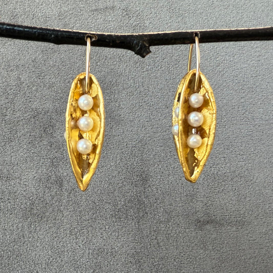 Tiny Gold Leaf White Pearl Mica Pods