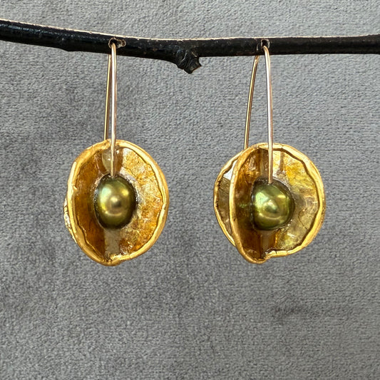Mica Green Pearl Orbits