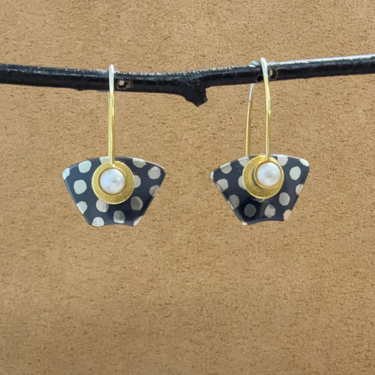 Tiny "Batik" Sterling earrings with Pearls