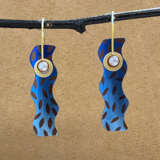 Niobium Wave earrings with Pearls