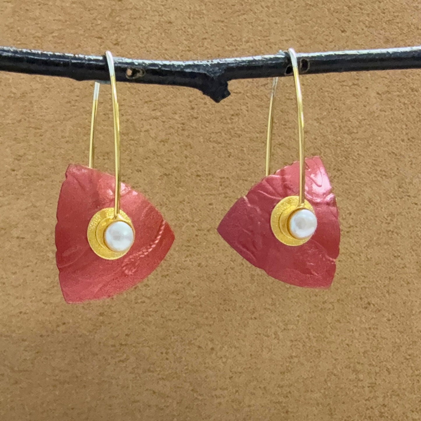 Hiirodo Embossed Small Triangle earrings with Freshwater Pearls