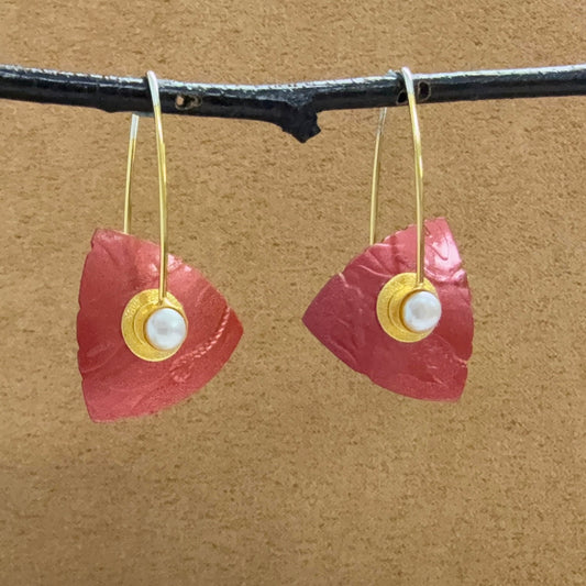Hiirodo Embossed Small Triangle earrings with Freshwater Pearls