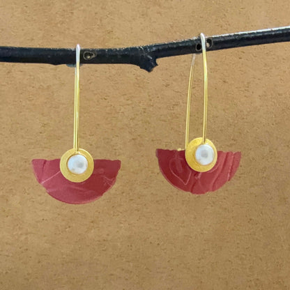 Hiirodo Tiny half-round embossed earrings