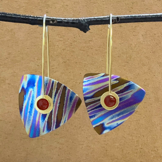 Medium Niobium Triangular earrings with Carnelians