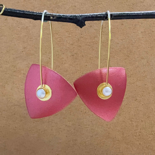 Medium Hiirodo earrings with 4mm Freshwater Pearls