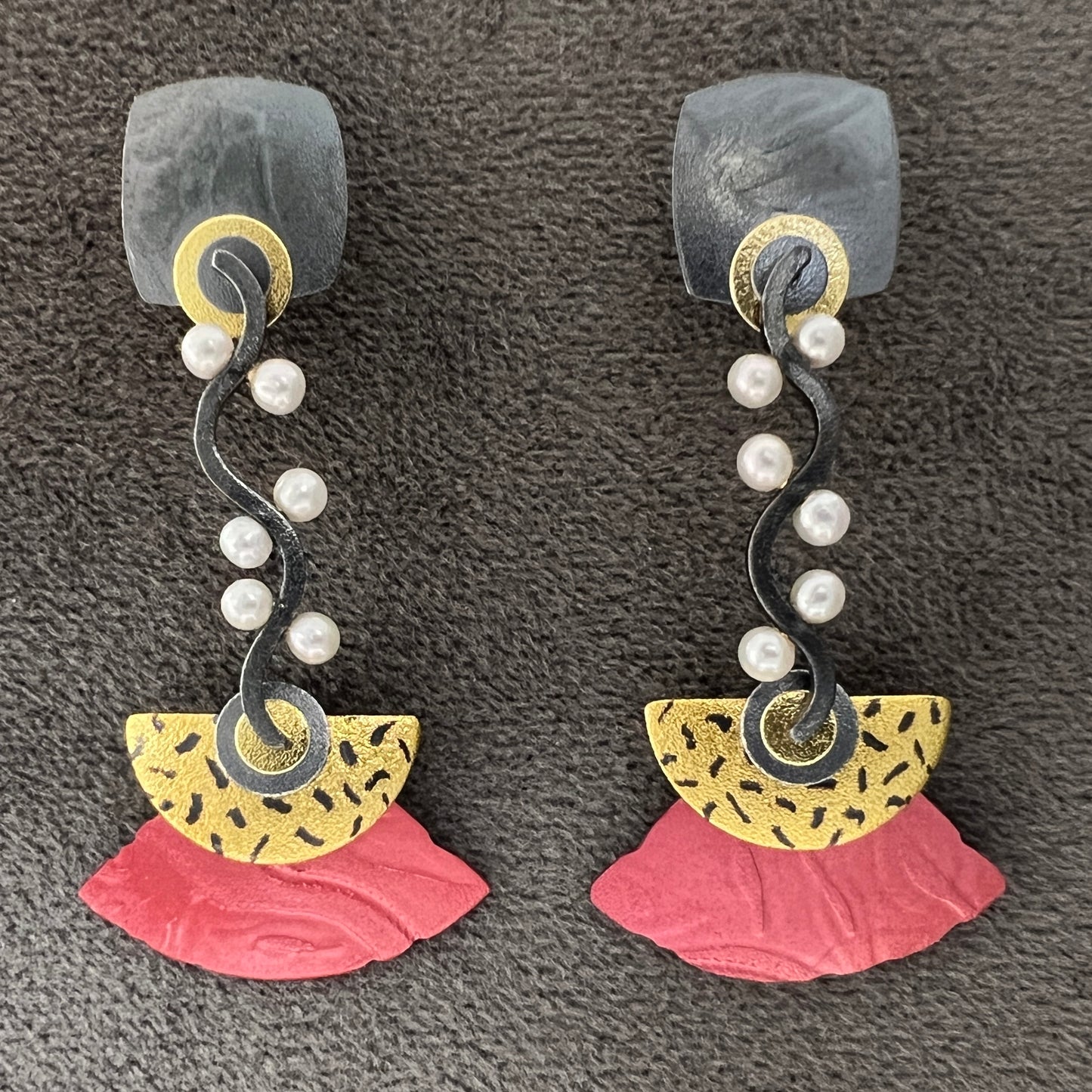 Hiirodo Wave Earrings with Tops