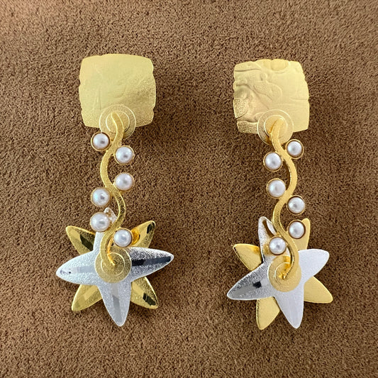 Posted Wave Pearl Star earring