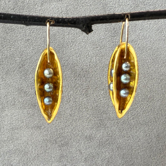Tiny Mica Pods with Gray Pearls