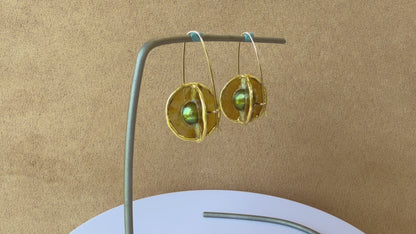 Mica Green Pearl Orbits
